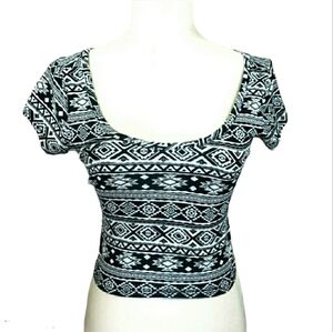 ULTRA FLIRT Aztec Crop Top Short Sleeve Size M